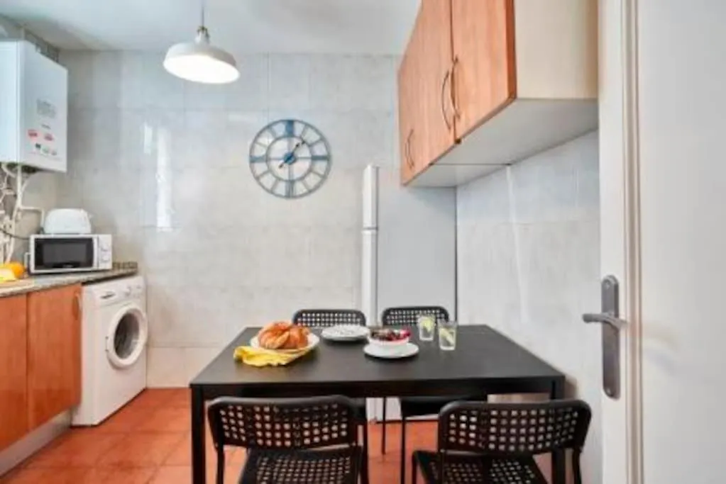 Bebarceloner Eixample Apartments - 4 Bedrooms ברצלונה