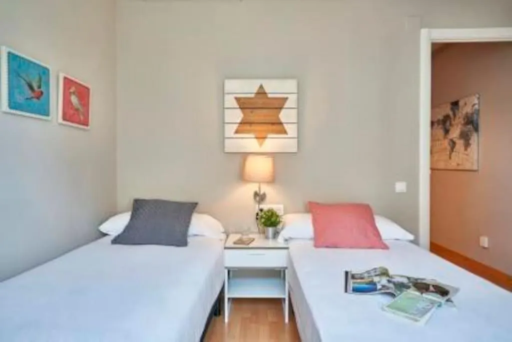 Bebarceloner Eixample Apartments - 4 Bedrooms  ברצלונה