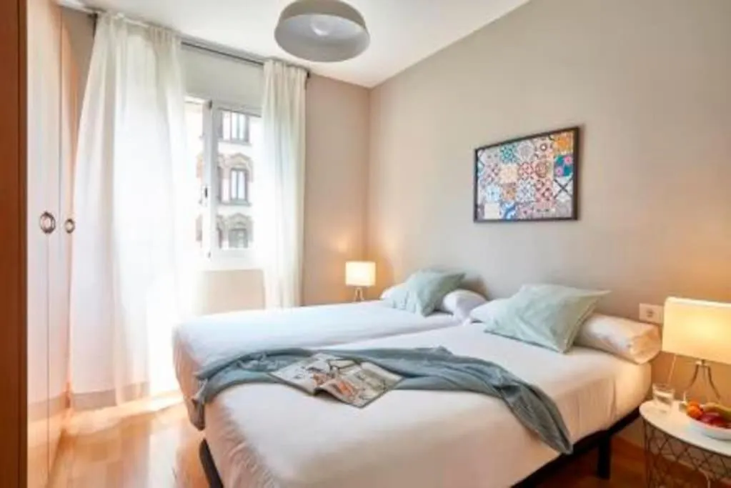 Bebarceloner Eixample Apartments - 4 Bedrooms
